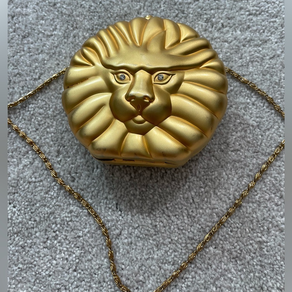 🚚 MOVING SALE Vintage brushed gold Lion's Head hard case minaudière crossbody - Picture 3 of 15
